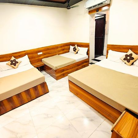 Hotel Om Palace Ujjain Zewnętrze zdjęcie