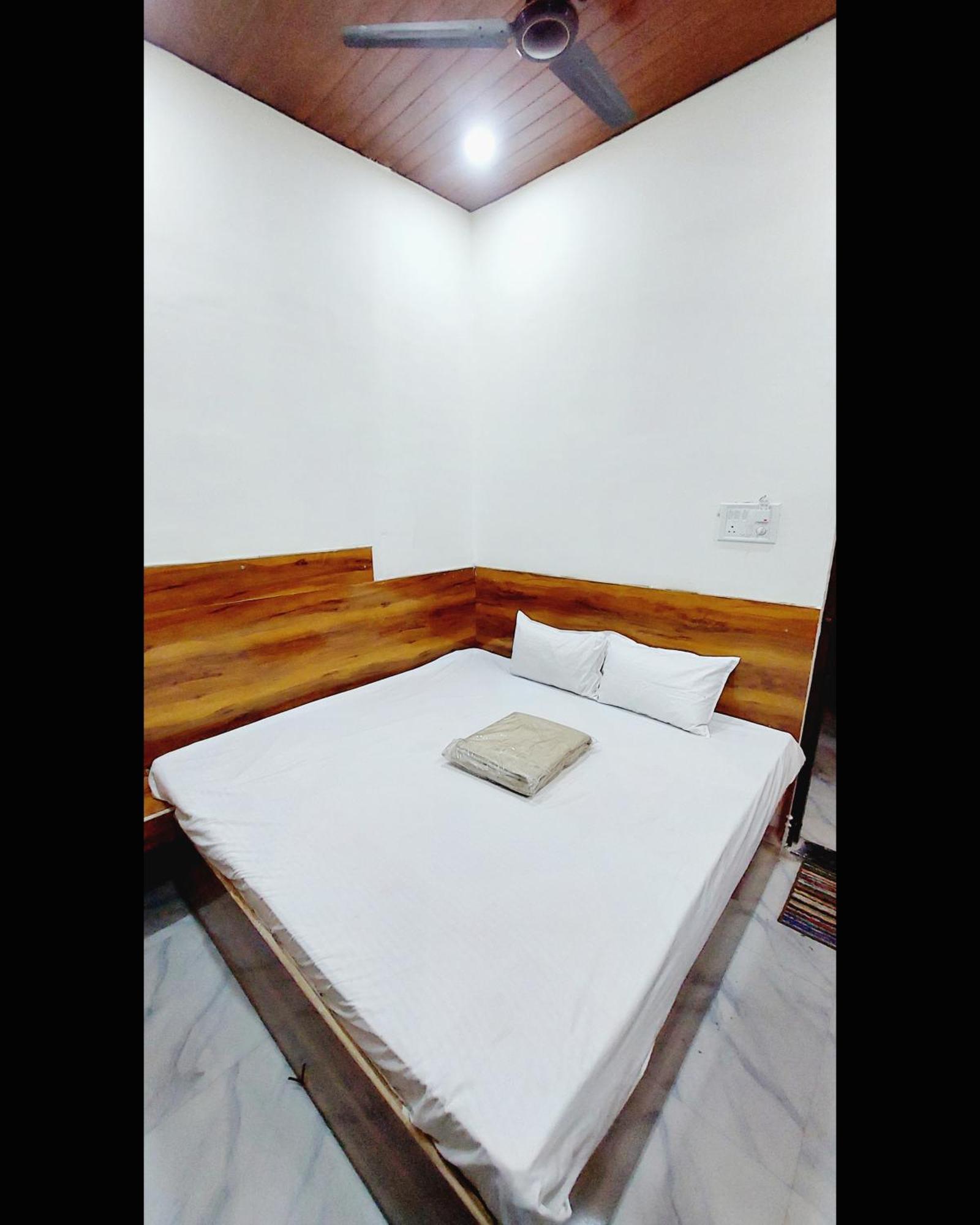 Hotel Om Palace Ujjain Zewnętrze zdjęcie