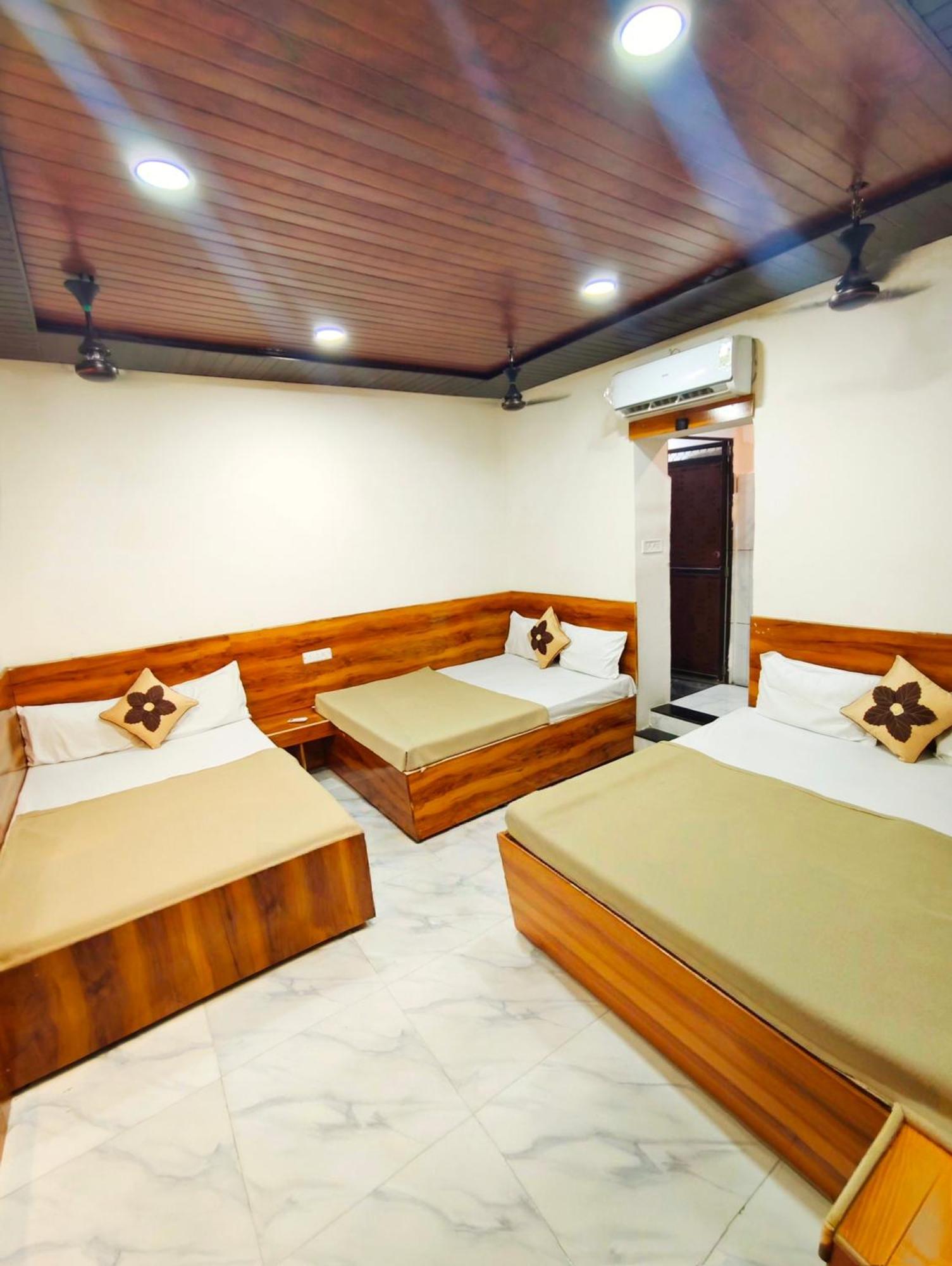 Hotel Om Palace Ujjain Zewnętrze zdjęcie
