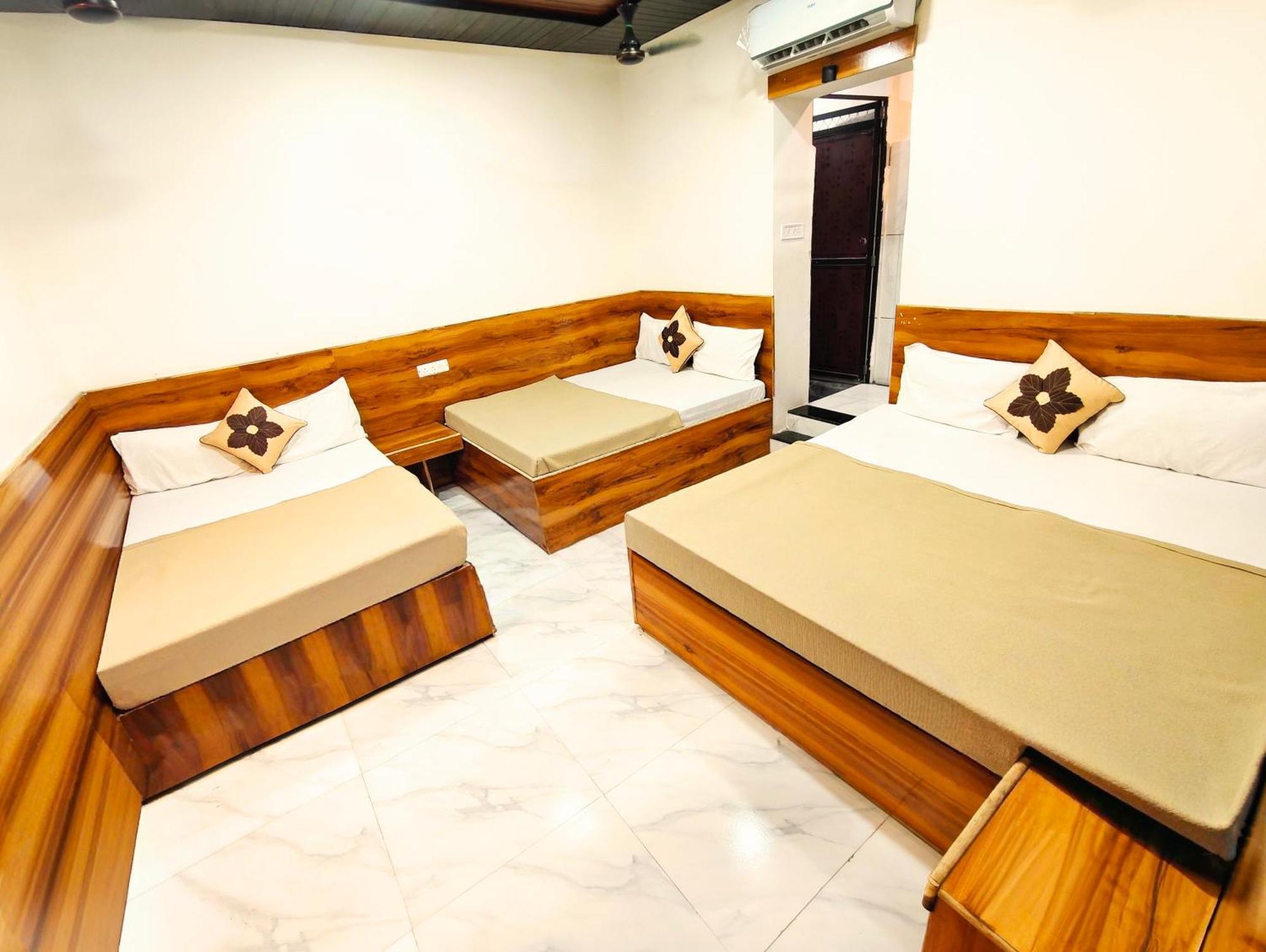 Hotel Om Palace Ujjain Zewnętrze zdjęcie