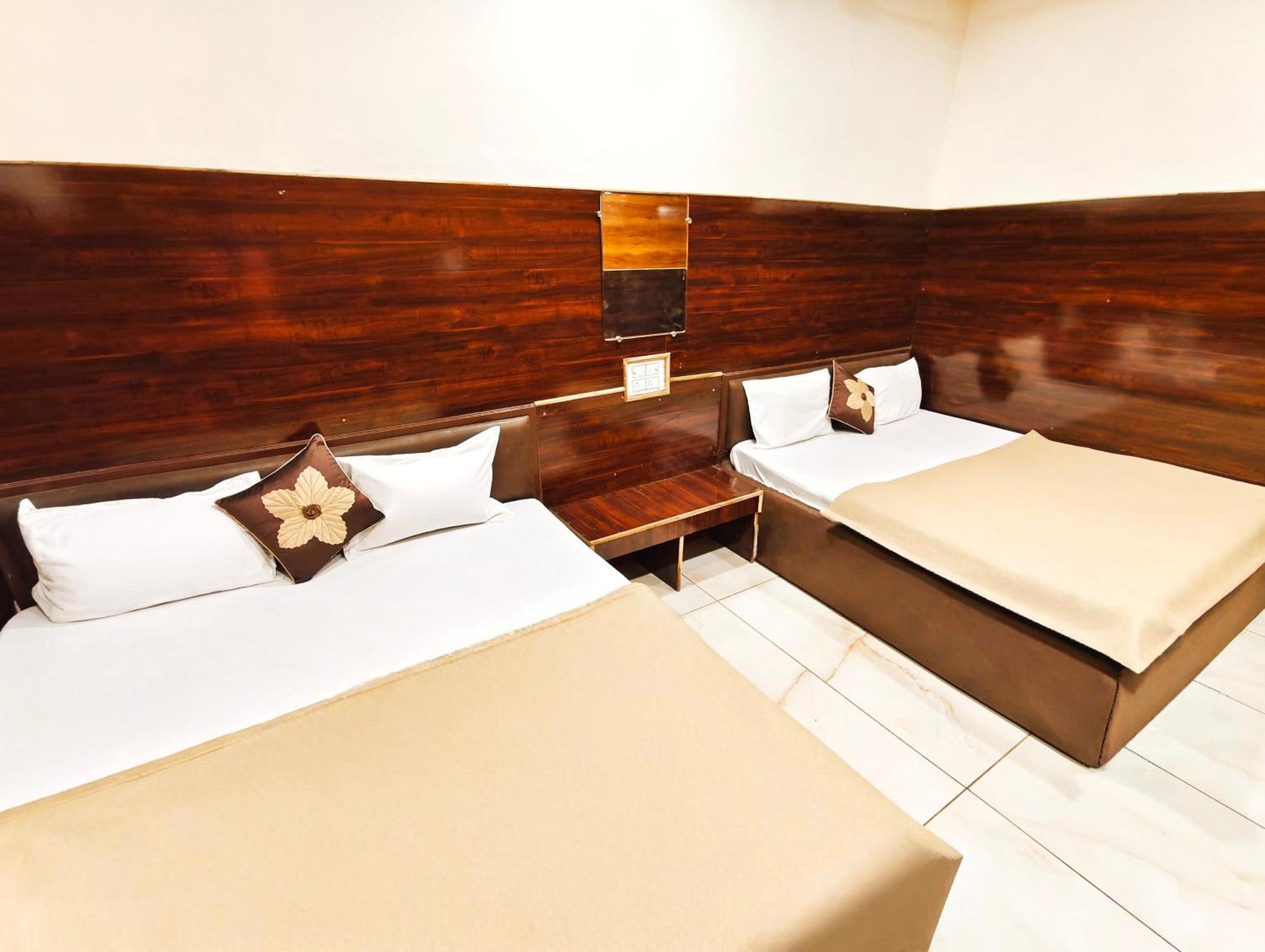 Hotel Om Palace Ujjain Zewnętrze zdjęcie