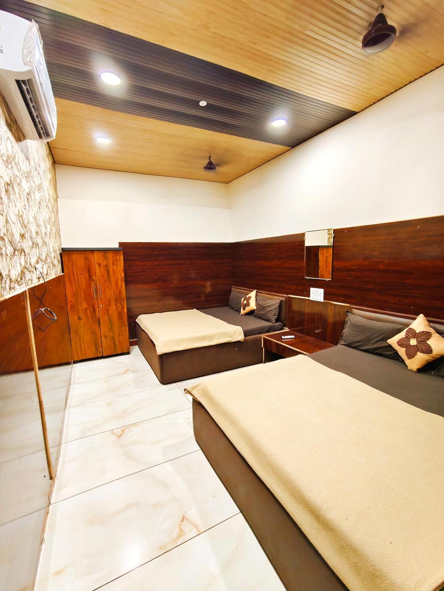 Hotel Om Palace Ujjain Zewnętrze zdjęcie